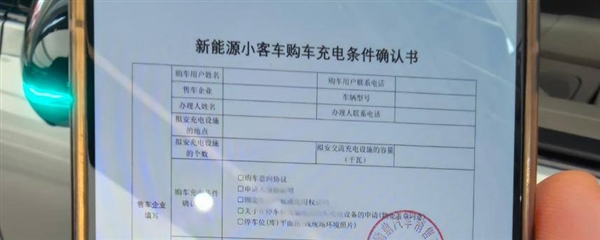 故意吵醒熟睡中的北极熊!男子被罚5300美元